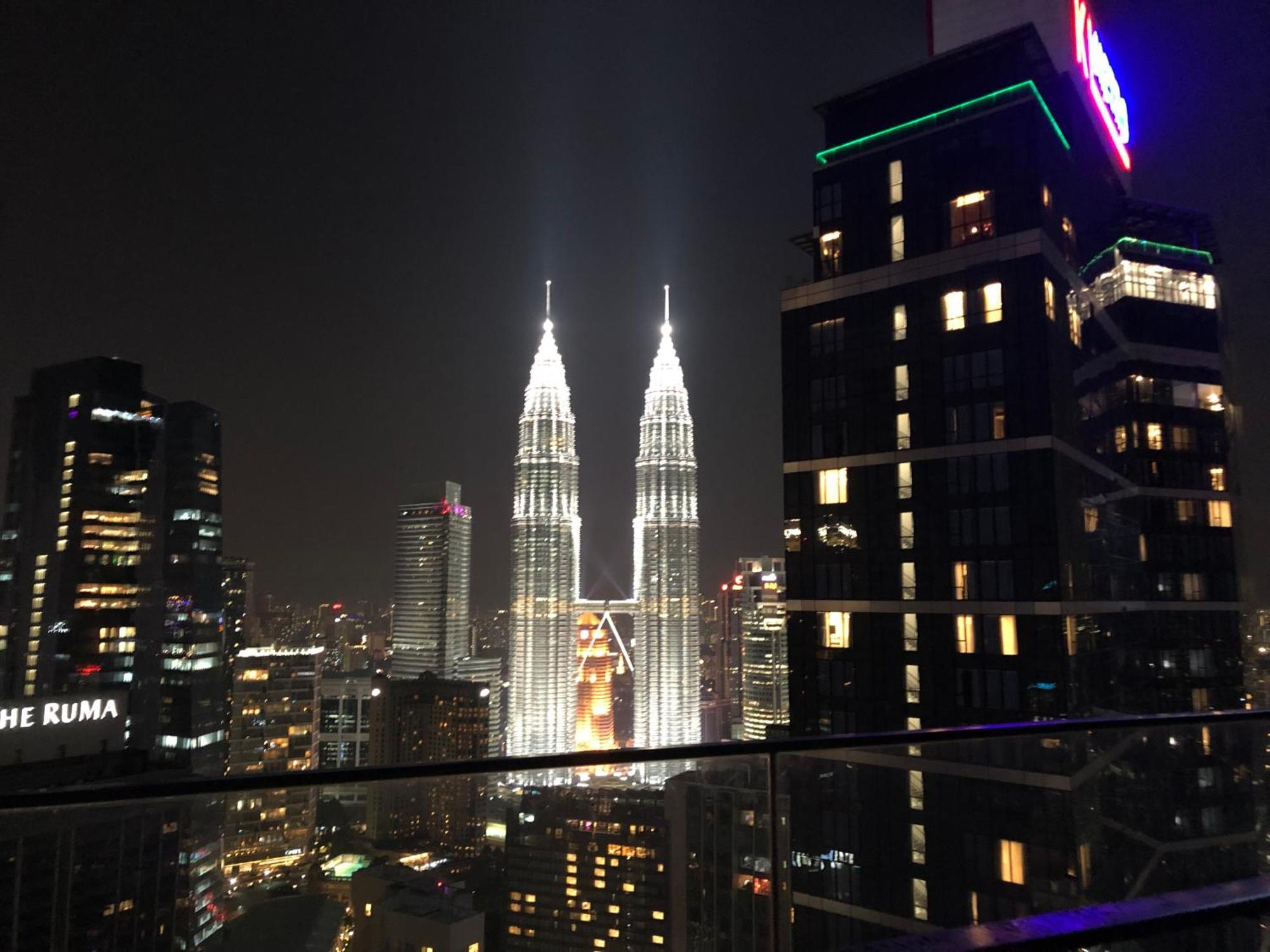 8 Kia Peng Suites Klcc By Luna Kuala Lumpur Esterno foto