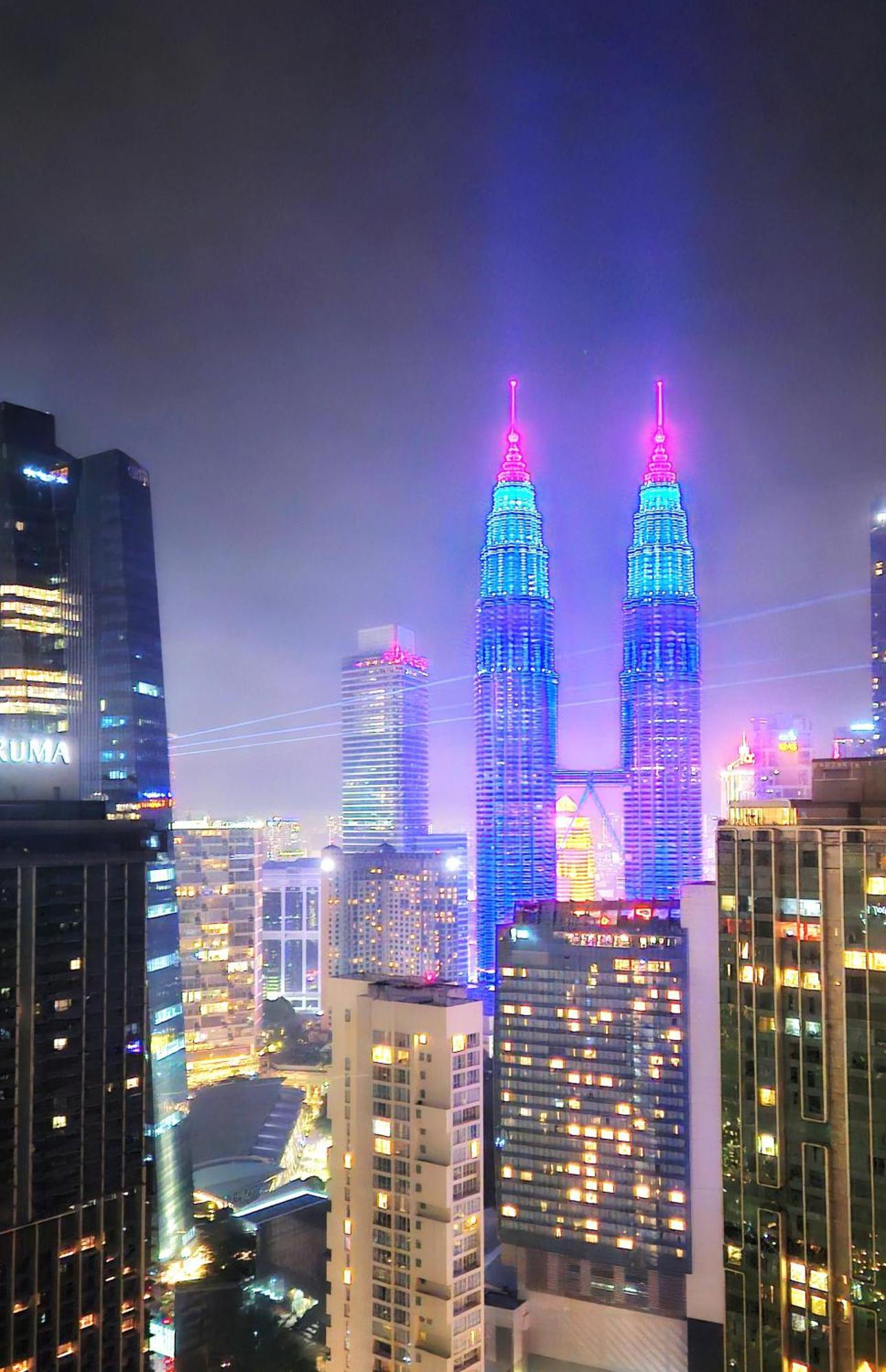 8 Kia Peng Suites Klcc By Luna Kuala Lumpur Esterno foto